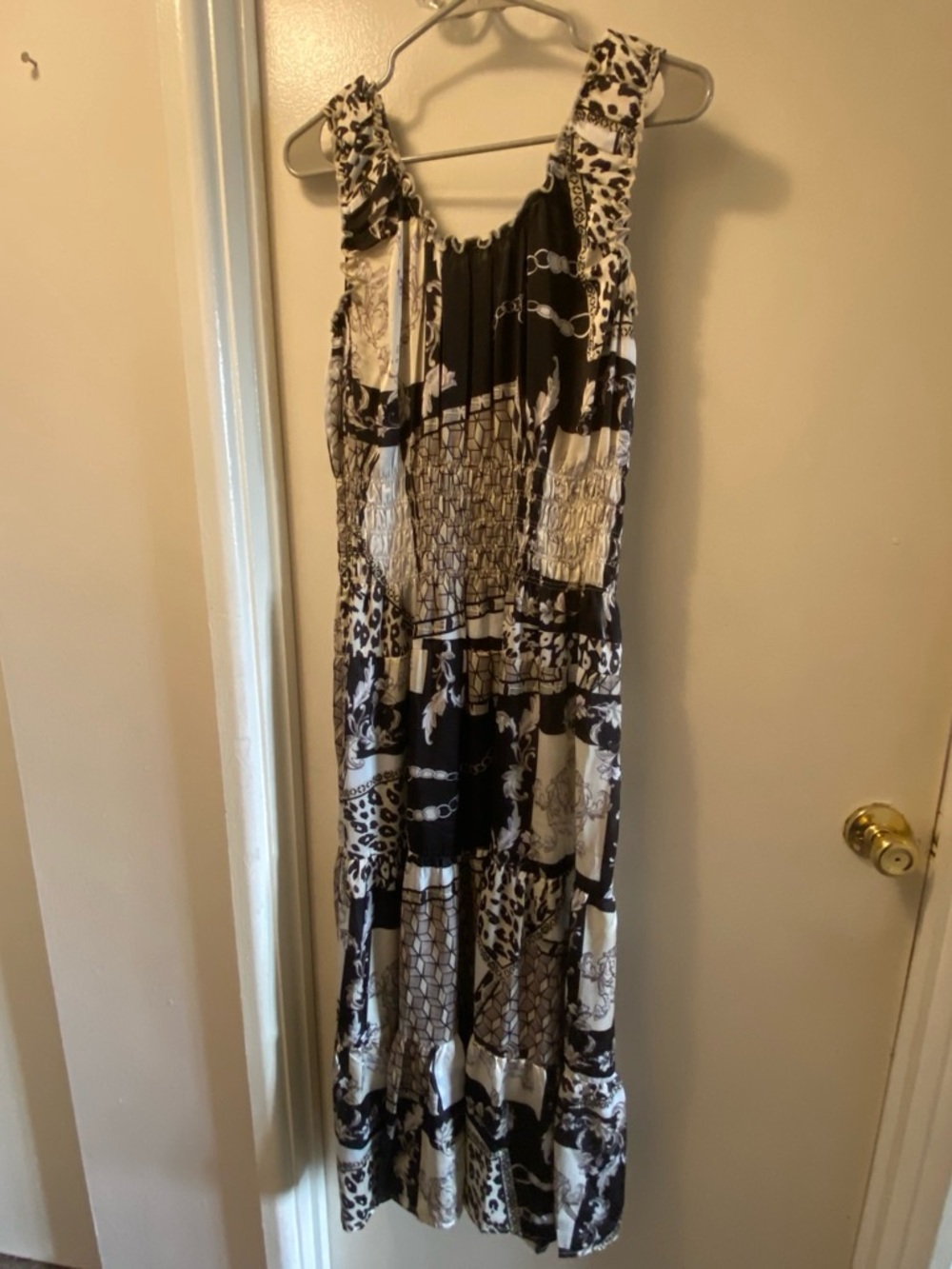 Lapis Black and White Mixed-Print Sleeveless Maxi Dress